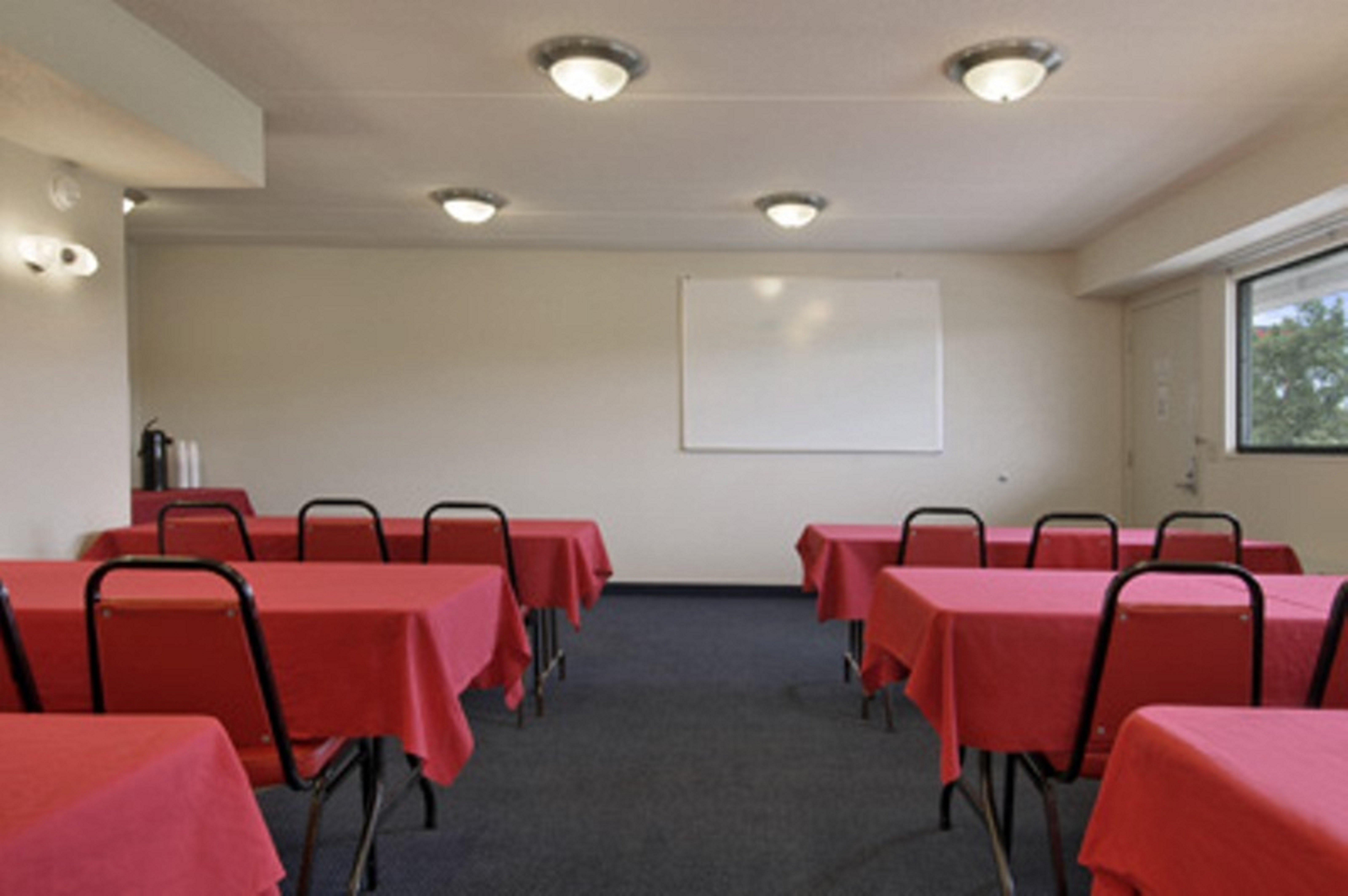 Red Roof St Louis - Westport - Maryland Heights Motel 2*